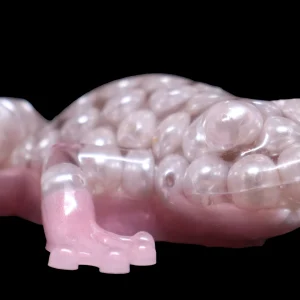 grenouille rose avec perle