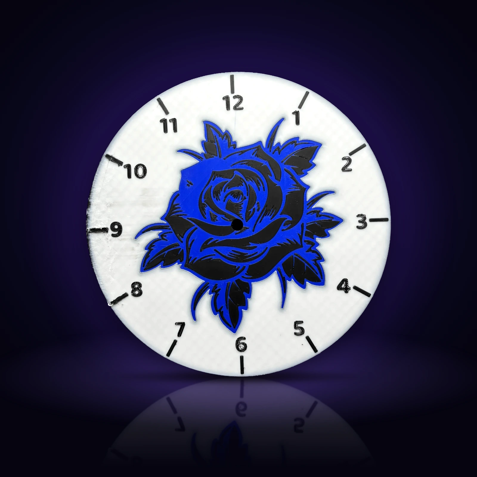 horloge rose bleue et noire