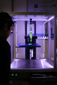 Impression 3D en cours à l’atelier